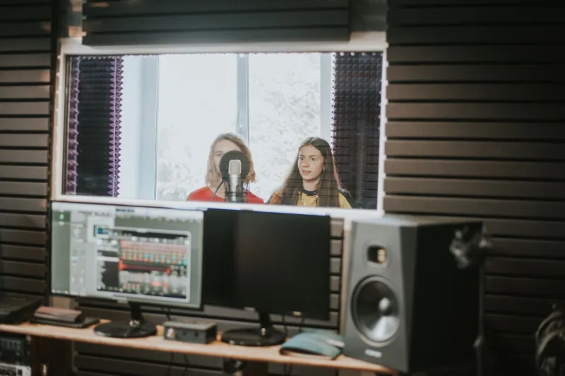 Why Your Room Is Lying to You: The Bedroom Producer's Guide to a Honest Mix