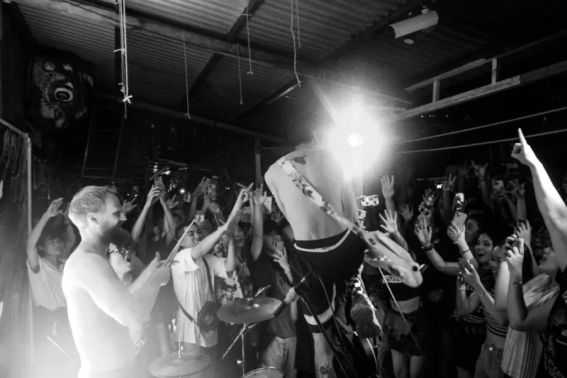 Your Show, Your Rules: How Independent Artists Are Cutting Out the Middleman and Selling Directly to Fans